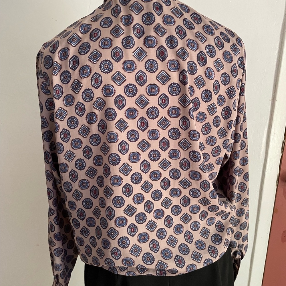 Alfred Dunner Cream and Blue Blouse with Elegant Design - Picture 4 of 7